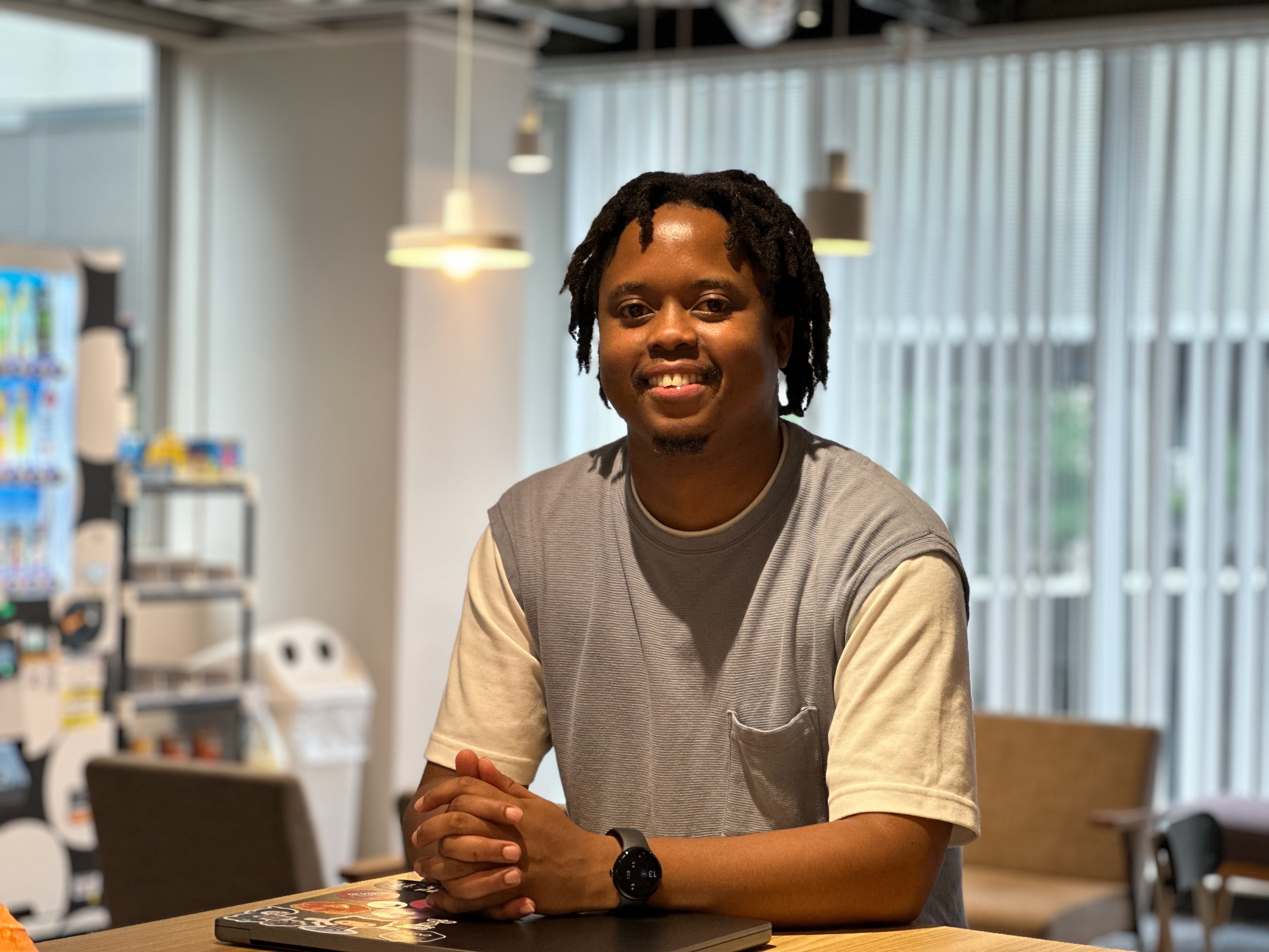 One of HENNGE's employees working in the office headquarters